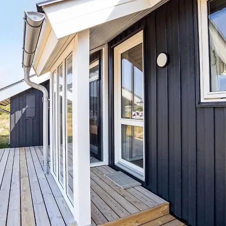 8 Person In Harboore-by Traum