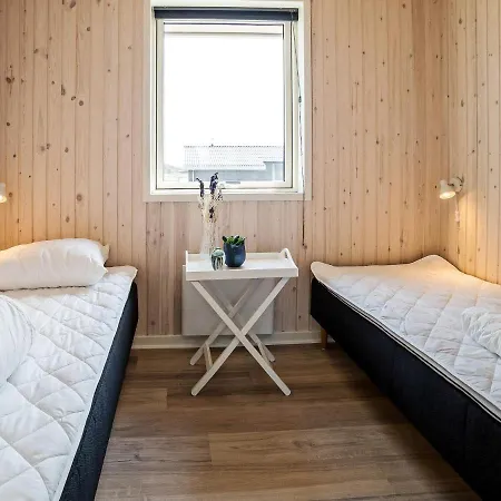 8 Person In Harboore-by Traum Nyaraló *