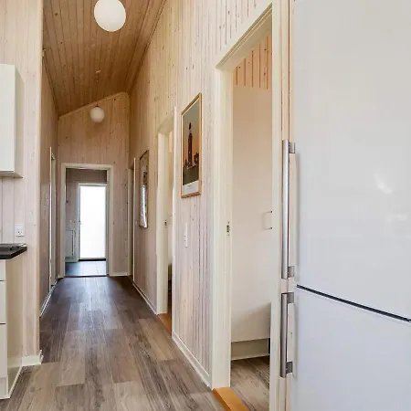 8 Person In Harboore-by Traum